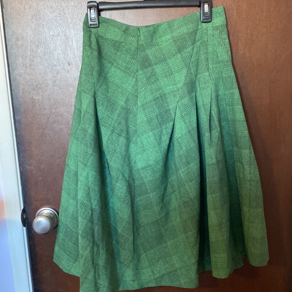 Green plaid retro style skirt. - Picture 4 of 5